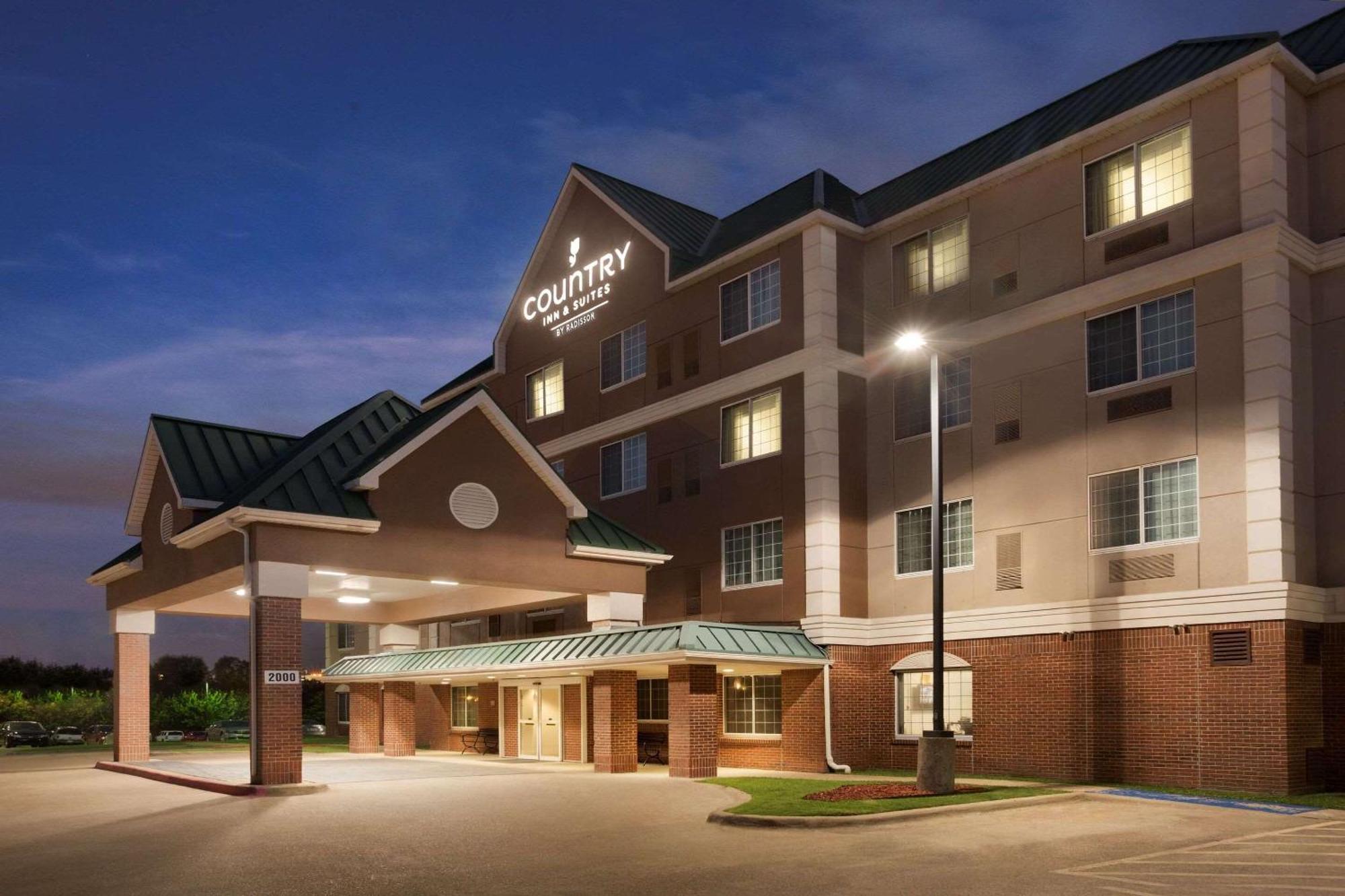 Country Inn & Suites By Radisson, Dfw Airport South, Tx Ървинг Екстериор снимка