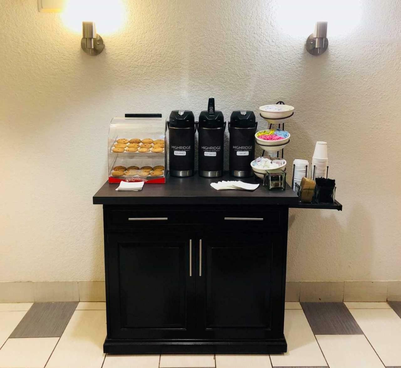 Country Inn & Suites By Radisson, Dfw Airport South, Tx Ървинг Екстериор снимка